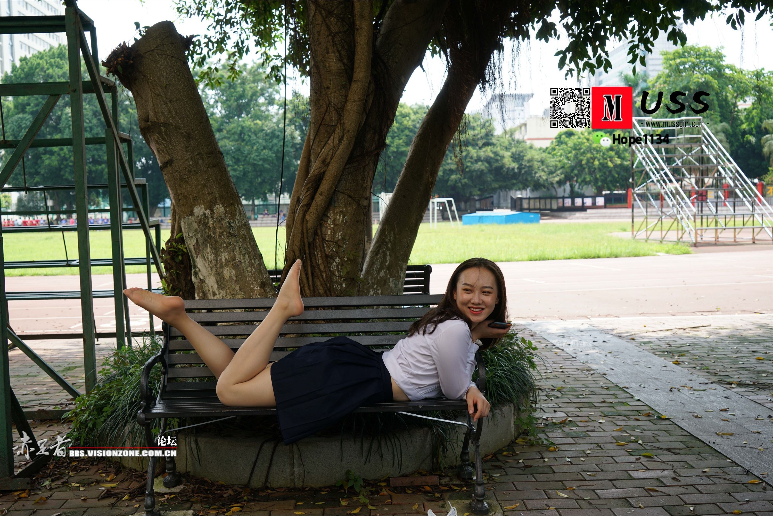 MussGirl慕丝女郎  NO.073 美女老师红红的超薄丝袜嫩足